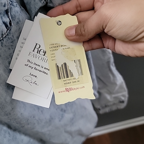 Reba Desert Road Embellished Denim Shirt Acid Wash Button Snap Western Ranch LG - Picture 6 of 7